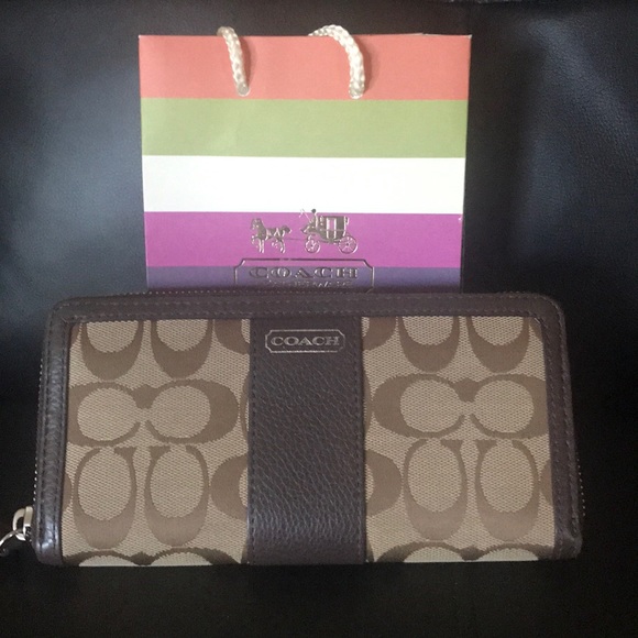 Coach Handbags - Coach accordion zip wallet signature canvas